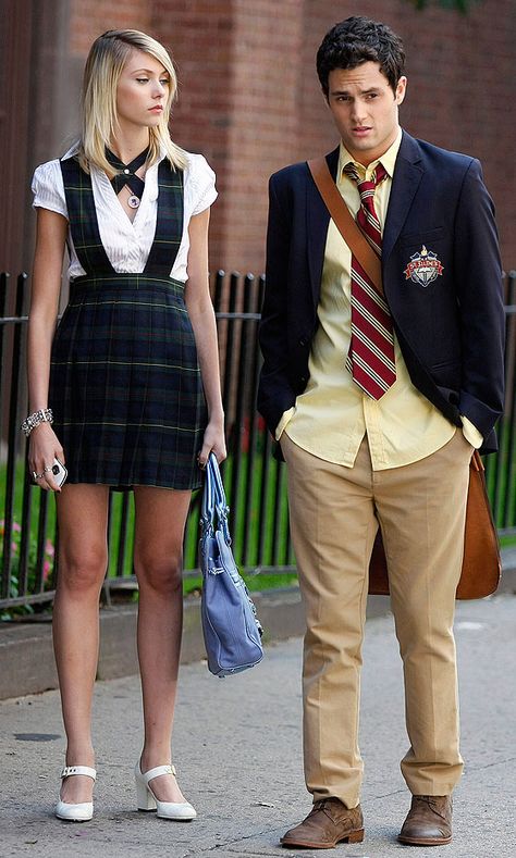 Brother And Sister Dan (Penn Badgley) And Jenny Humphrey (Taylor Momsen), 2008 Gossip Girl Uniform, Jenny Humphrey, Gossip Girl Outfits, Gossip Girls, School Uniform Fashion, Gossip Girl Fashion, Uniform Fashion, Girls Uniforms, School Uniforms