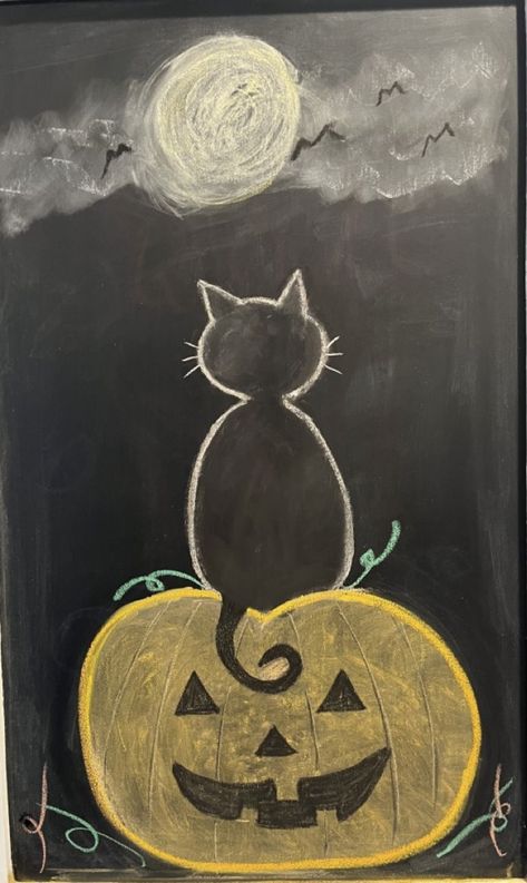 Hey Boo Chalkboard Art, Fall Chalk Bored Ideas, Halloween Chalk Art Ideas, Chalkboard Designs Fall, Halloween Chalkboard Ideas Easy, Easy Fall Chalkboard Ideas, Chalk Halloween Art, Chalkboard Halloween Ideas, Fall Chalkboard Ideas Easy