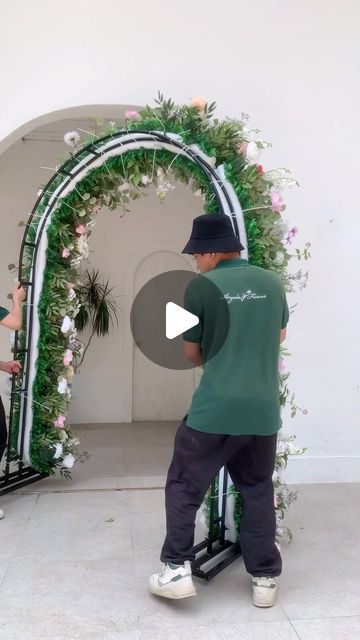 Artificial Flower Wedding Decor, Easy Wedding Arch Ideas, How To Make Arch Flower Arrangement, Simple Wedding Arch Outdoors, Floral Arch Wedding Outdoor, Arc Backdrop, Diy Flower Arch, Green Wedding Backdrop, Diy Wedding Arch Flowers