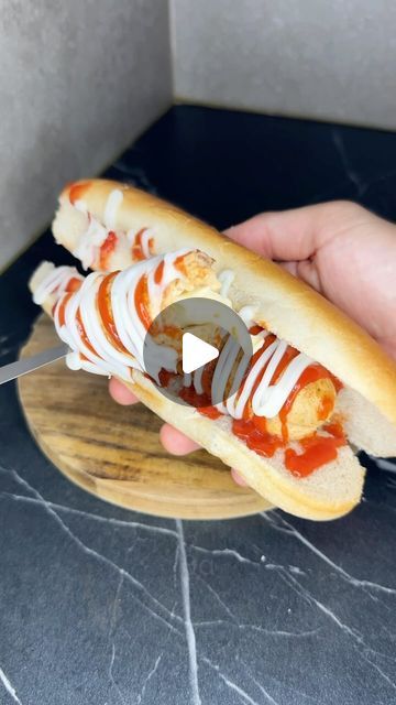 JCG Nutrition on Instagram: "Ingredients and Notes can be found here!   This is my low calorie, high protein Cheesy Chicken Hot Dogs recipe. Enjoy!  What you will need is: (4 hot dogs) •400g chicken breast •0.5 small onion •1 medium egg •0.5tsp salt •0.5tsp black pepper •0.5tsp garlic powder •1tsp paprika •0.25tsp cayenne pepper (optional) •60g edam cheese light 9% (4x15g) •4 hot dog buns (75g each)  Notes: •Make sure that the hot dogs are tight in the plastic foil and there are no holes.  Macros: (per hot dog) •35.3g Protein •39.3g Carbs •7.8g Fat 371 calories  #hotdog #chickenhotdog #lowcalorie #healthyfood #weightloss #diet #fitness" Chicken Hot Dogs, Chicken Hot Dog, Edam Cheese, Making Hot Dogs, Low Calorie High Protein, Hot Dog Recipes, Plastic Foil, Cayenne Pepper, Cheesy Chicken