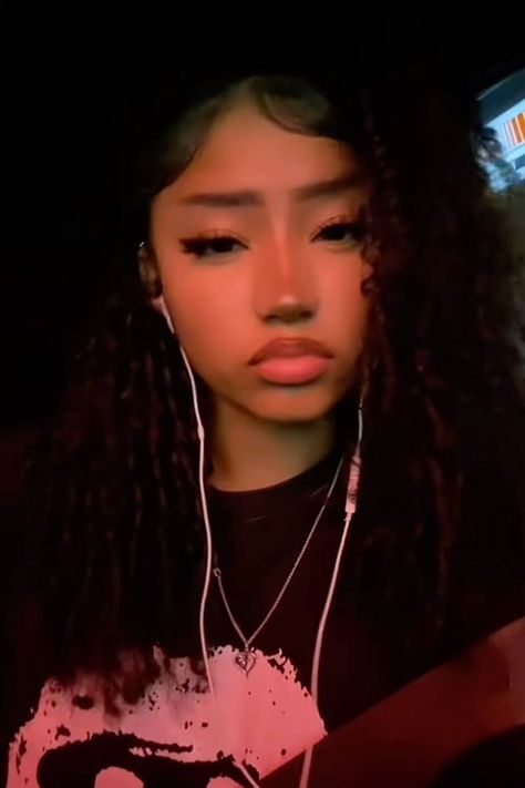 Pfp Aesthetic Curly Hair, Lightskinned Girls With Curly Hair, Female Reference Face, Baddie Pfp Aesthetic, Black Girls Pfp, Mixed Girl Aesthetic, Black Asian Girl, Light Skin Girls Pretty, Blasian Woman