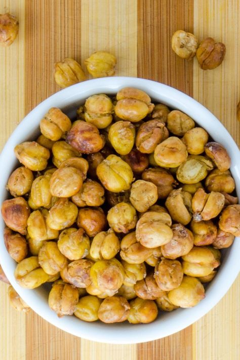 Dried chickpeas can be made into all kinds of garbanzo bean recipes. Roasted chickpeas are one of our favorite snacks throughout the year. Toasted Garbanzo Beans, Roasted Garbanzo Bean Recipes, Fried Chickpeas Recipe, Roasted Garbanzo Beans, Garbanzo Bean Recipes, Dried Chickpeas, Bean Snacks, Garbanzo Bean, Dry Chickpeas