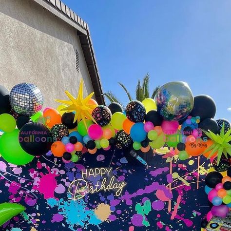 California Balloons, Murrieta on Instagram: "80s Neon theme 14th birthday party!! 🪩🕺🏻👾 • • • #80s #80sparty #80smusic #80sneon #80sneonparty #neonparty #paintsplatter #80sballoons #80sballoongarland #fiestadelos80 #fiestaneon #neonballoons #globosneon #neonpartyideas" 80s Balloon Garland, 80s Birthday Party Theme, Neon Birthday Party, 80s Neon, Neon Birthday, Outdoor Birthday, 80s Party, Neon Party, 14th Birthday