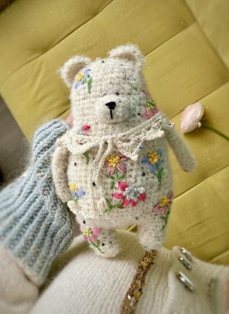 Cottagecore Crochet Amigurumi, Crochet Clothes For Stuffed Animals, Kawaii Crochet, Creation Couture, Fun Crochet Projects, 자수 디자인, Crochet Bear, Diy Crochet Projects, Knitted Toys