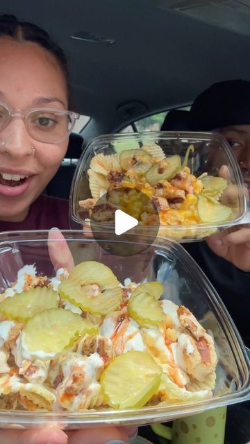 Jas & Kam on Instagram: "Chick Fil-A Loaded Nachos‼️ Best Chick Fil-A Hack?! This is One Of Our Favorite Fast Food Hacks We’ve Tried! Chick Fila Decided To Have Our Mac and Cheese Extra Creamy with the Crispy Edges Too? Top Tier! Salty Chips With The Savory Grilled Chicken? A Delicious Dynamic Duo! Slightly Healthier? #chickfila #loadednachos #nachos #fastfood #foodhacks #healthyoptions #healthyfastfood #foodies #tastetest #review #foodreviews #mukbang #eating #explorepage #explore @chickfila" Chick Fil A Hacks, Fast Food Hacks, Dessert Hacks, Loaded Nachos, Chicken Nachos, Fast Healthy Meals, Dee Dee, Chick Fil A, Mac N Cheese