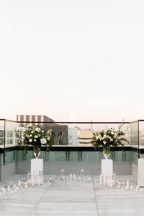 Rooftop Ceremony Decor, Minimalist Proposal Ideas, Rooftop Engagement Decoration, Elegant Proposal Ideas, Rooftop Wedding Ceremony Decor, White Proposal Decor, Rooftop Engagement Party, Rooftop Wedding Decor, Rooftop Romance