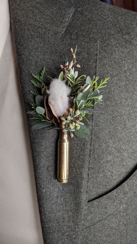 Fishhook Boutonniere, Boutonniere For Men, Simple Rustic Boutonniere, Boutinere Ideas Groomsmen Rustic, Boutineer Ideas Western, Cool Boutineer Ideas, Grooms Boutonniere Rustic, Country Wedding Boutonniere, Bootinterieur Wedding Rustic