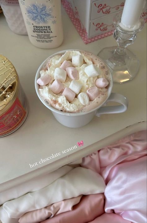 Pink Hot Chocolate, Cute Pink Christmas, Coquette Winter, Coconut Snowballs, Christmas Dreaming, Pink Xmas, Hot Coco, Christmas Feeling, Christmas Mood