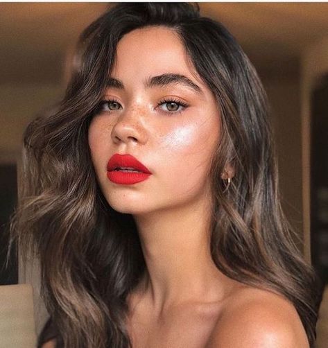 Red Lipstick Looks, Corp Perfect, Red Lips Makeup Look, Makeup Tutorial Foundation, Make Up Tutorials, Makeup Tip, Summer Makeup Looks, Red Lip Makeup, Waterproof Lipstick