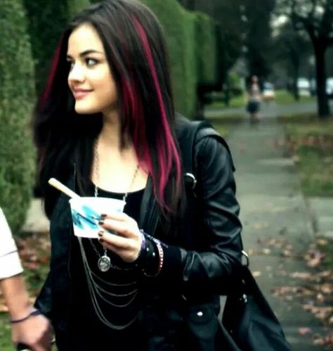 Pink Haircut, Pink Hair Streaks, Pink Brunette, Brunette Hairstyles, Brunette Ombre, Pink Streaks, Hair Color Streaks, Creative Hair, Aria Montgomery