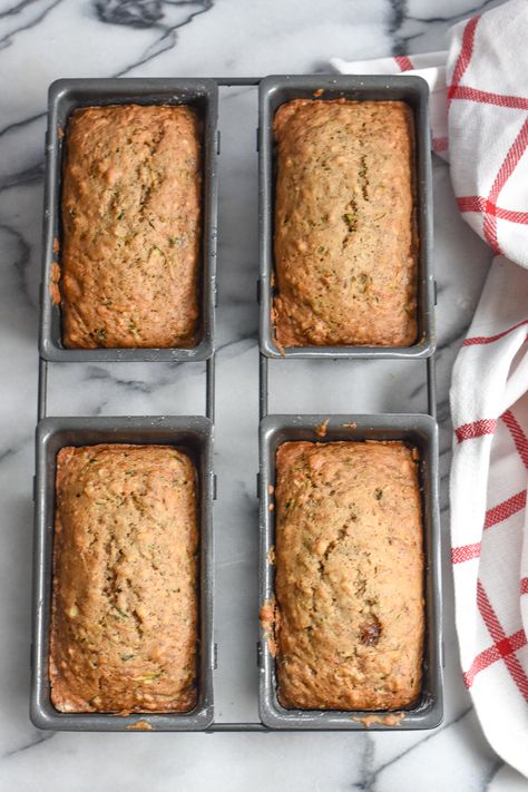 Zucchini Bread Mini Loaves - Thyme & Love Mini Zucchini Bread, Zucchini Loaves, Easy Zucchini Bread Recipes, Mini Bread Loaves, Mini Pumpkin Muffins, Spiced Zucchini, Vegan Zucchini Bread, Zucchini Loaf, Easy Zucchini Bread