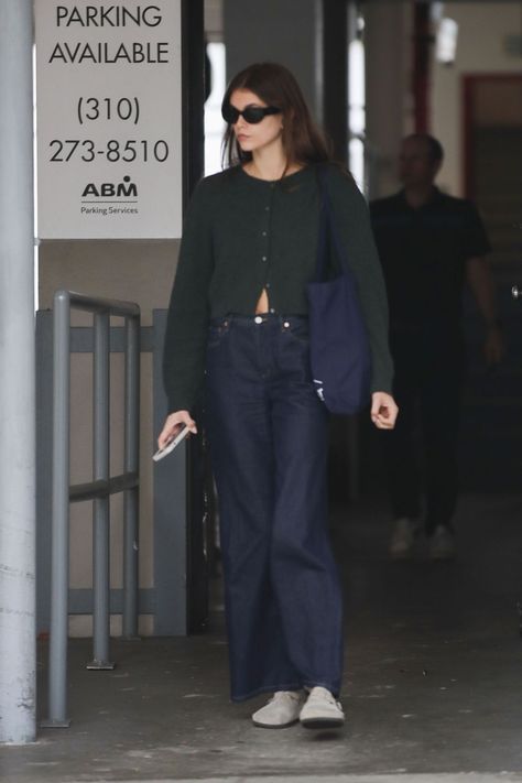 Kaia Gerber Style Kaia Gerber Style, Jeans Outfit Winter, Trendy Fits, Kaia Gerber, Kinds Of Clothes, Dream Clothes, Jean Outfits, Feminine Style, Autumn Winter Fashion