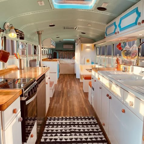 School Bus Layout, Schoolie Aesthetic, Schoolies Bus Floor Plans, Bus Home Ideas, Bus Life Interior, Bus Home Conversion, Renovated Bus, Bus Remodel, Bus Home