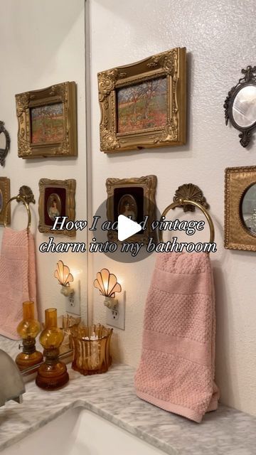 Miranda on Instagram: "I’m no designer but I’m loving how it’s turning out! 🛁✨🤍 Vintage adds that perfect touch of charm to any space ✨  I’m truly so inspired by so many accounts I see on here and the way they seamlessly add unique vintage touches to enhance builder grade spaces. 💫   Almost all of this was found secondhand so adding vintage into any space is both affordable and unique ✨   There’s a lot that needs to be changed/fixed but for now I think it’s looking cute!   #vintagebathroom#vintagecharm#vintagedecor#vintagehome vintage home decor antique home, vintage bathroom, brass decor, gallery wall, secondhand decor, thrifted home" Mirror Collage Bathroom, Bathroom Thrift Decor, Vintage Bathroom Wall Art, Thrifted Bathroom Decor, Vintage Half Bathroom Ideas, Vintage Apartment Decor Ideas, Vintage Small Bathroom Ideas, Eclectic Decor Bathroom, Apartment Bathroom Aesthetic