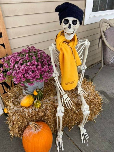 Awesome Outdoor Halloween Decorations, Scary Halloween Yard, Diy Kids Party Decorations, Outdoor Birthday Party Decorations, Avengers Birthday Party Decorations, Skelton Yard Decorations Funny, Diy Kids Party, Halloween Party Decor Diy, Halloween Humor