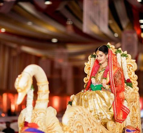 Bridal Entry Ideas, Vfx Video, Engagement Stage, Engagement Stage Decoration, Golden Peacock, Bridal Entry, Indian Bride Photography, Indian Bride Photography Poses, Red Wedding Decorations