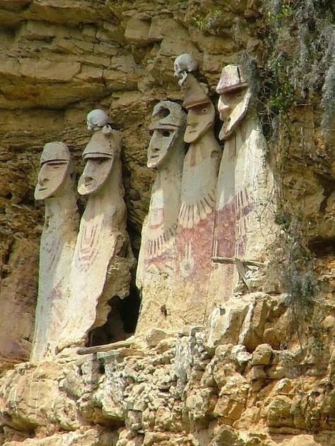 Sarcophagi of The Cloud People tribe - Peru Cloud People, Ancient Places, Inca Empire, Art Premier, Art Ancien, Ancient Mysteries, Ancient Aliens, Ancient Architecture, Ancient World