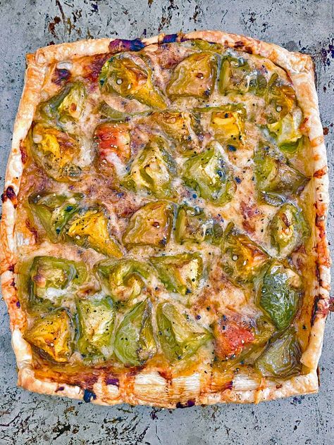 Green Tomato Pizza, Green Tomato Tart, Green Tomato Chili Recipes, Recipes With Green Tomatoes, What To Do With Green Tomatoes, Recipes For Green Tomatoes, Green Tomato Casserole Recipe, Roasted Green Tomatoes, Green Tomato Casserole