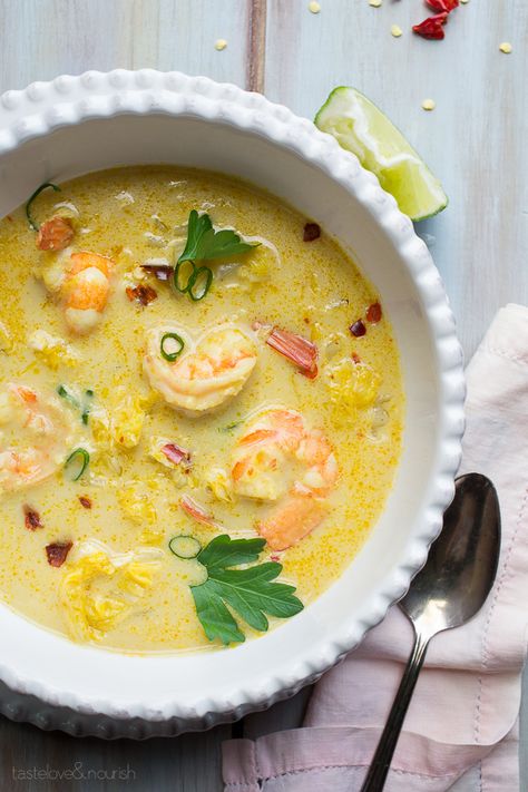 Thai Coconut Shrimp Soup, fresh, lightened up, with a perfect balance of flavors. This delicious recipe is the best I've made! Coconut Shrimp Soup Recipes, Thai Shrimp Soup Recipes, Coconut Shrimp Stew, Easy Thai Shrimp Soup Damn Delicious, Shrimp Curry Soup Coconut Milk, Shrimp Soup, Coconut Shrimp, God Mat, Slow Food