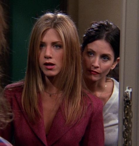 Rachel Green and Monica Geller, friends Rachel Green And Monica Geller, Rachel And Monica, Monica Geller Friends, Friends Rachel Green, Monica And Rachel, Rachel Green Hair, Monica Rachel, Friends Rachel, Rachel Green Friends