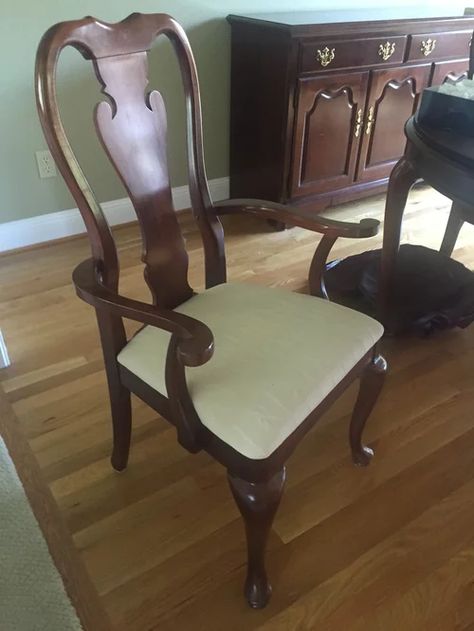 can a queen anne style dining room armchair be slipcovered? Queen Anne Dining Room, Redo Dining Chairs, Queen Anne Furniture, Dinning Room Furniture, Dining Chair Makeover, Dining Room Chair Slipcovers, Queen Anne Chair, White Slipcovers, Transitional Dining Chairs