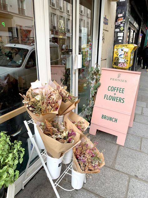 Buy Flowers For Yourself, Cute Shop Aesthetic, Flower Coffee Shop Design, Florist Cafe Shop, Coffe Flowers Shop, Flower And Coffee Shop Aesthetic, Flowers And Coffee Shop, Florist Coffee Shop, Flower Shop Owner Aesthetic