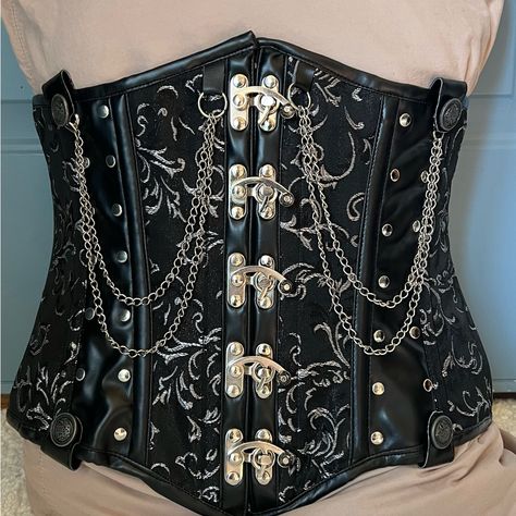 Top Drawer Corset By Daisy Corset. Fits At Least A 32 In Waist And Above. Will Fit And Shape. Back Laces Up For Fit. Very Slimming. Purchased New Recently. When I Saw It The Model Was Wearing A Pheasant Top And Long Skirt. Looks Very Good On Corset Fantasy Outfit, Renn Faire Accessories, Fantasy Corset Outfit, Steam Punk Fashion Women, Corset With Long Skirt, Waist Corset Outfit, Jewel Corset, Corset Types, Armour Corset