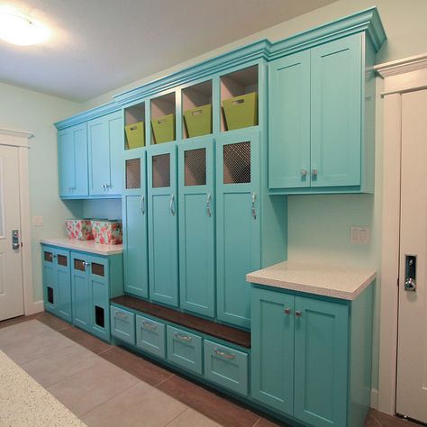 Mudroom Paint Color, Laundry/mudroom Ideas, Laundry Room Tables, Mudroom Cubbies, Laundry Room/mudroom, Laundry Mudroom, Pantry Layout, Locker Designs, Mudroom Decor