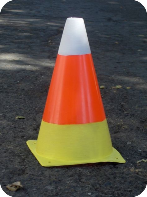 Giant Candy Corn | Community Post: 22 Sweet Candy Corn Inspirations Maze Ideas, Creative Signage, Fall Festival Games, Christmas Candyland, Happy Home Fairy, Fall Carnival, Halloween Creative, Candy Cone, Harvest Fest