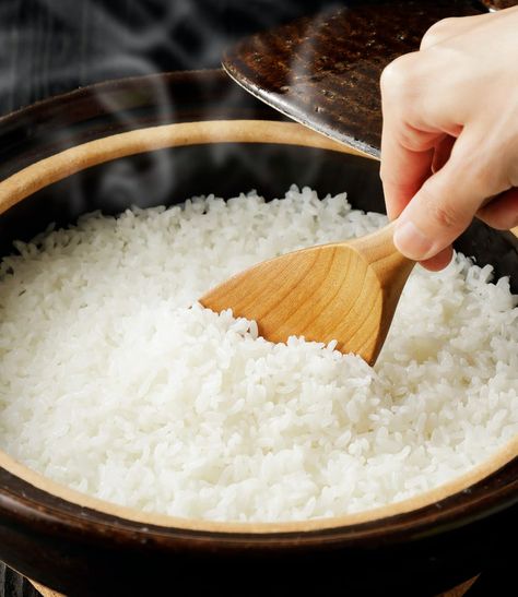 Should you wash rice? The scientific answer has nothing to do with texture Rice Picture, Rice Image, Making Roast Potatoes, Rice Photo, Philippine Cuisine, Rice Photography, Food Myths, Sushi Dishes, Rice Cooker Recipes