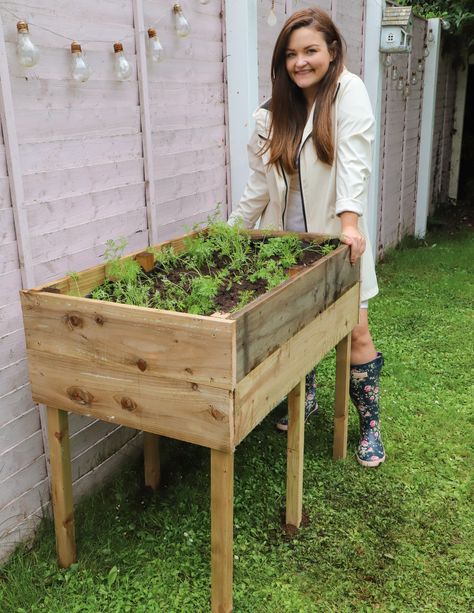 In this week's video, I am sharing how to make a DIY raised garden planter box suitable for Vegetables, and it has legs! If you want to make an elevated garden planter, then this video will show you how. No dig! I don't want to dig into my small space garden at the moment, however, I still want to grow some vegetables. So, I decided to create a raised garden bed instead. This makes it the perfect height if you struggle with your back too. Elevated Planter Boxes Diy, Diy Elevated Garden Bed, Portable Raised Garden Beds, Veg Planters, Planting Raised Garden Beds, Herb Garden Boxes, Raised Herb Garden, Diy Raised Garden Bed, Elevated Garden