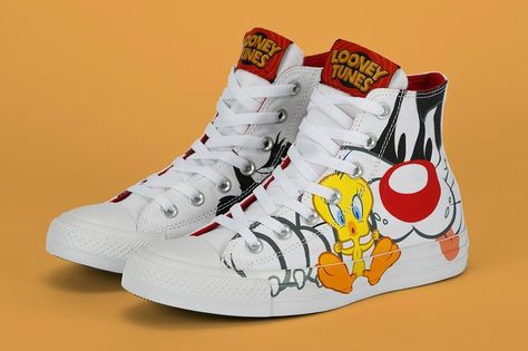 Looney Tunes x Converse Chuck Taylor “Rivalry” Collection // Available Now Converse Painted, Tapsi Hapsi, Custom Sneakers Diy, Pokemon Clothes, Gothic Boots, Cute Nikes, Space Jam, Egg Salad, Women Outfit