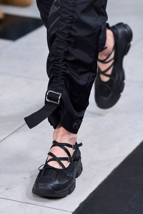 Simone Rocha Spring 2023 Ready-to-Wear Fashion Show Details: See detail photos for Simone Rocha Spring 2023 Ready-to-Wear collection. 2023 Flat Shoes, Trending Sneakers 2023, Simone Rocha Inspired Outfit, Simone Rocha Shoes, Simone Rocha Ballerina Sneakers, Simone Rocha Spring 2023, Simone Rocha Ballet Shoes, Ballet Sneakers, Simone Rocha Ready To Wear