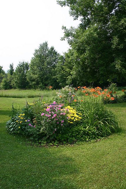 Flower Bed hiding septic tank access by Meme_Crafter, via Flickr How To Hide Septic Tank Lids With Plants, Floating Deck Over Septic Tank, Landscaping Septic Area, Hiding Septic Tank, Septic Tank Landscaping, Septic Mound Landscaping, Mound Septic System, Septic Tank Cover Ideas, Mound Landscaping