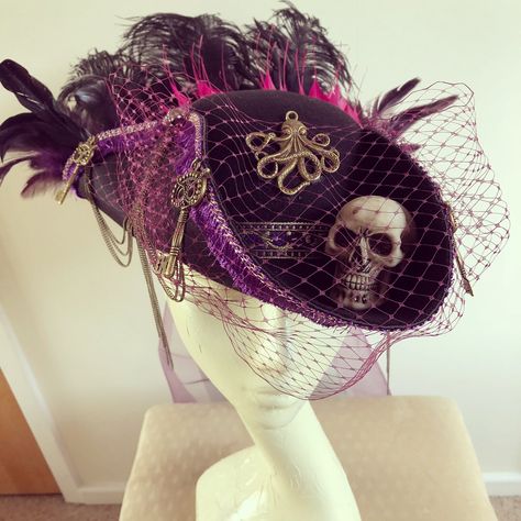 Steampunk pirate hat - purple, bronze and black Pirate Hat Purple, Pirate Hat Decorations, Decorated Pirate Hat, Purple Pirate Outfit, Pirate Hat Aesthetic, Diy Pirate Hat, Pirate Masquerade, Fancy Pirate, Pirate Bag