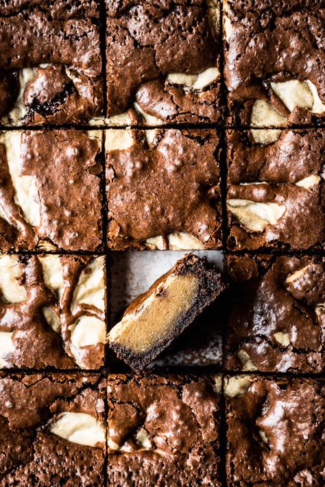 Brownie Blondies Recipe, Brownie Blondie Recipes, Blondie Brownies Easy, Chewy Blondie Brownies, Blondie Flavors, Brownie Blondies, Blonde Bars Blondie Brownies, Brownie Blondie Swirl Recipes, Brownie Bowls