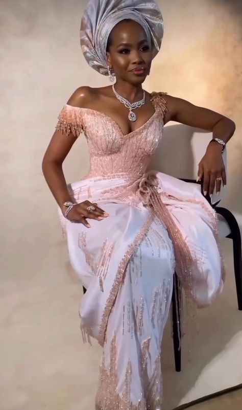 Bridal Train, Simple Dress Styles, Aso Ebi Lace Styles, Igbo Bride, Igbo Wedding, African Traditional Wedding Dress, Bee Wedding, Nigerian Lace Styles Dress, Nigerian Lace Styles