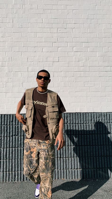 Utility Vest Streetwear, Mens Cargo Vest Outfit, Tactical Vest Outfits Men, Fishing Vest Outfit Streetwear, Camp Flog Gnaw Outfits Men, Vest Outfit Streetwear, Men Vest Outfits Casual Street Styles, Cargo Vest Outfit Men, Cargo Vest Outfit