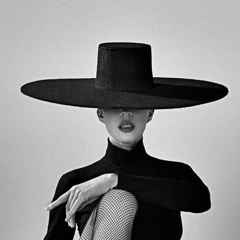 Son Chapeau on Instagram: "So elegant! 🖤 Photographed by @elena_bembi_stepanova! #sonchapeau #bespokemillinery #millinery #vintage #vintagefashion #hat #instahat #cappelli #cappello #cappelleria #modiste #modista #hutmacher #chapeau #chapeaux #millinerycouture #wearableart #headpiece #bighat #couture #sombrerero #whitehat #widebrimhat" Big Hat With Veil, Dramatic Black Hat, Hat Editorial Fashion, Artistic Black Brimmed Hat, Luxury Black Flat Brim Cloche Hat, Bob Fosse, Big Hat, Elegant Hats, Fascinator Hats