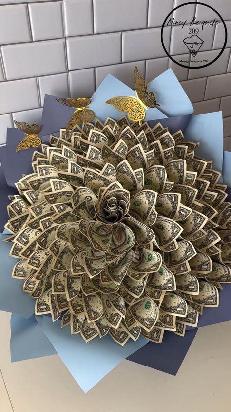 Diy Gifts Under 5 Dollars, Diy Money Bouquet, Gifts Under 5 Dollars, Man Bouquet, Girls Party Ideas, Diy Graduation Gifts, Diy Bouquet Wrap, Homecoming Proposal Ideas For Guys, Money Flowers