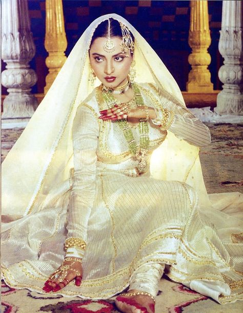 Umrao Jaan, Rekha Ji, Rekha Actress, Bollywood Aesthetic, Retro Bollywood, Old Is Gold, Utsav Fashion, Vintage Bollywood, Indian Woman