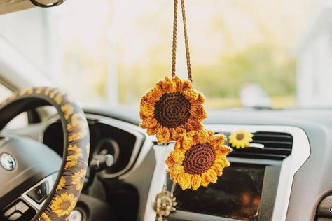 Winter Handmade Accessories, Sunflower Car Decorations, Crochet Sunflower Car Hanger, Sunflower Car Accessories, Crochet For Car Accessories, Crochet Car Accessories Pattern Free, Crochet On Fabric, Crochet Car Decor, Crochet Car Accessories