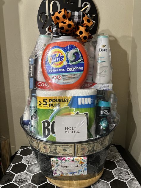 Cleaning Supply Gift Basket, Raffle Donation Ideas, Adult Christmas Basket Ideas, Household Items Gift Basket, Household Gift Basket Ideas, Cleaning Basket Gift, Laundry Basket Gift Ideas, Housewarming Gift Basket Ideas, Donation Ideas