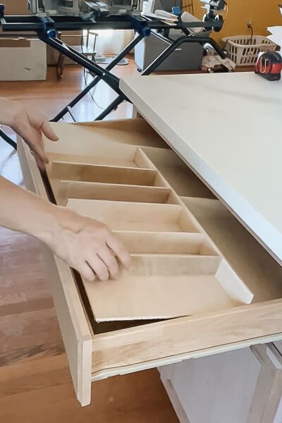 Kitchen Drawer Divider, Kitchen Woodworking Projects, Diy Cabinet Organizer, Adding Drawers To Cabinets, Drawer Fronts Ideas Diy, Silverware Storage No Drawer, Diy Pull Out Drawers In Cabinets, Napkin Storage Ideas, Cutlery Storage Ideas