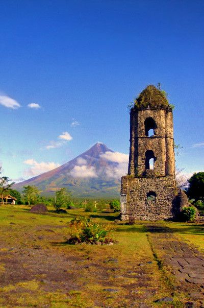 Mayon Volcano in Legazpi | 20 Photos of the Philippines that will make you want to pack your bags and travel © Aime Andrade Philippines Geography, Mayon Volcano, Philippine History, Philippines Culture, Philippines Travel, The Number 1, Pack Your Bags, Palawan, Tourist Spots