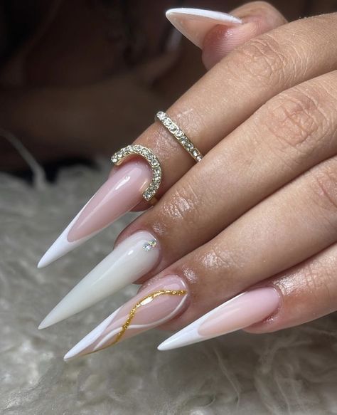 White Stiletto Nails, Acrylic Nails Stiletto, Stiletto Nail Art, Stiletto Nails, Aesthetic Outfits, Stylish Nails, Nails Inspiration, Pretty Nails, Acrylic Nails