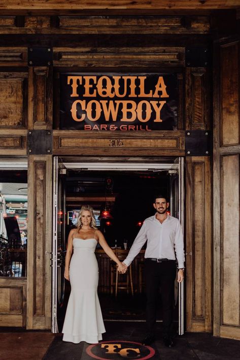 Nashville Elopement Photos, Bar Elopement, Dive Bar Elopement, Honky Tonk Bar, Nashville Elopement, The Bridge Building Nashville Wedding, Hermitage Hotel Nashville Wedding, Nashville Bars, Bachelorette Party Activities