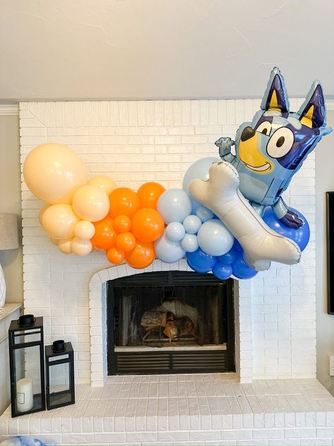 Bluey Balloon Arch Boy, Bluey Balloon Arch Girl, Bluey Birthday Balloons, Bluey Balloon Garland Ideas, Bluey Balloon Garland, Bluey Birthday Party Decorations, Easy Birthday Party Decorations, Bluey Party Decorations, Balloon Garland Backdrop