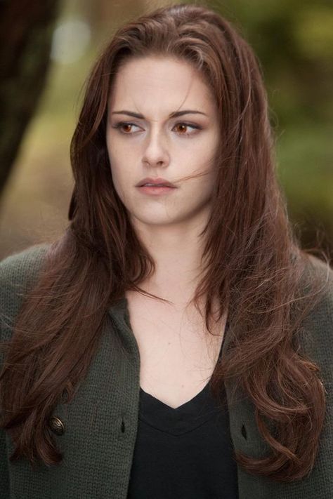 Bella Swan Hairstyle, Bella Swan Hair, Twight Saga, Twilight Bella And Edward, Kristen Stewart Twilight, Twilight Outfits, Twilight Saga Series, Bella Cullen, Kristin Stewart