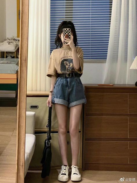 Woman Korean Fashion, Retro Outfits Female, Hot Weather Outfits Korean, Korean Casual Fashion Women, Cute Summer Outfits Aesthetic Korean, Women Dungarees Outfits, Summer Korean Fits, Summer K Fashion, Aesthetic Korean Outfits Summer